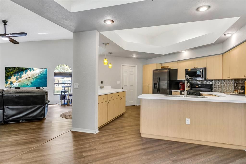 En Venta: $499,000 (3 camas, 3 baños, 2439 Pies cuadrados)