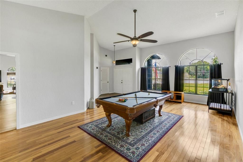 En Venta: $499,000 (3 camas, 3 baños, 2439 Pies cuadrados)