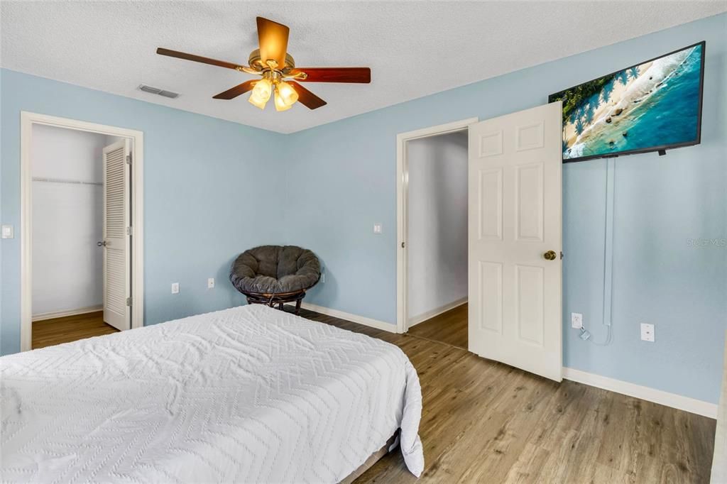 En Venta: $499,000 (3 camas, 3 baños, 2439 Pies cuadrados)