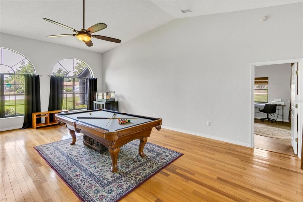 En Venta: $499,000 (3 camas, 3 baños, 2439 Pies cuadrados)