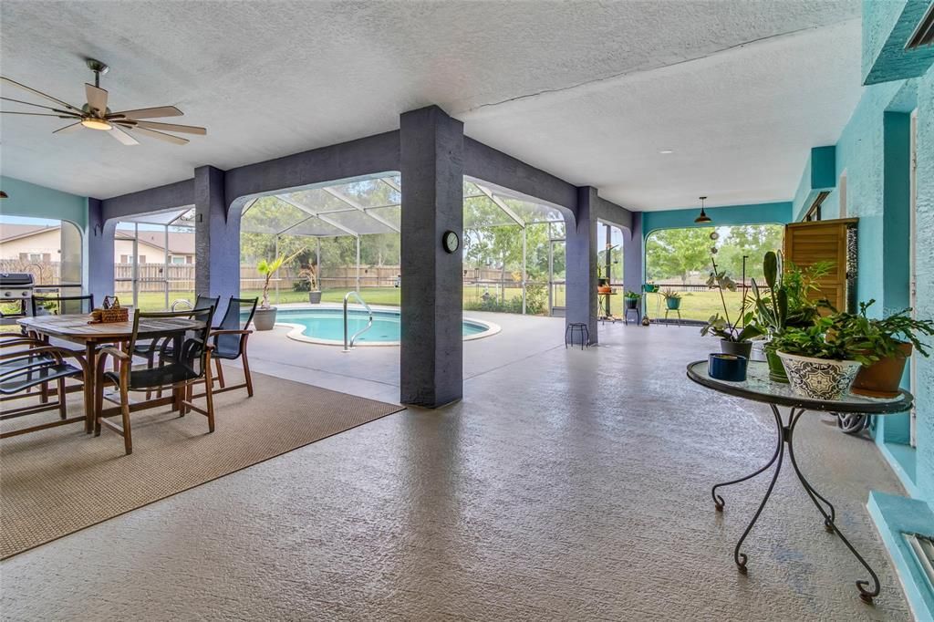 En Venta: $499,000 (3 camas, 3 baños, 2439 Pies cuadrados)