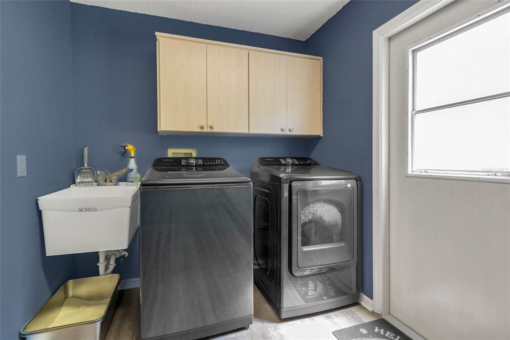 En Venta: $499,000 (3 camas, 3 baños, 2439 Pies cuadrados)