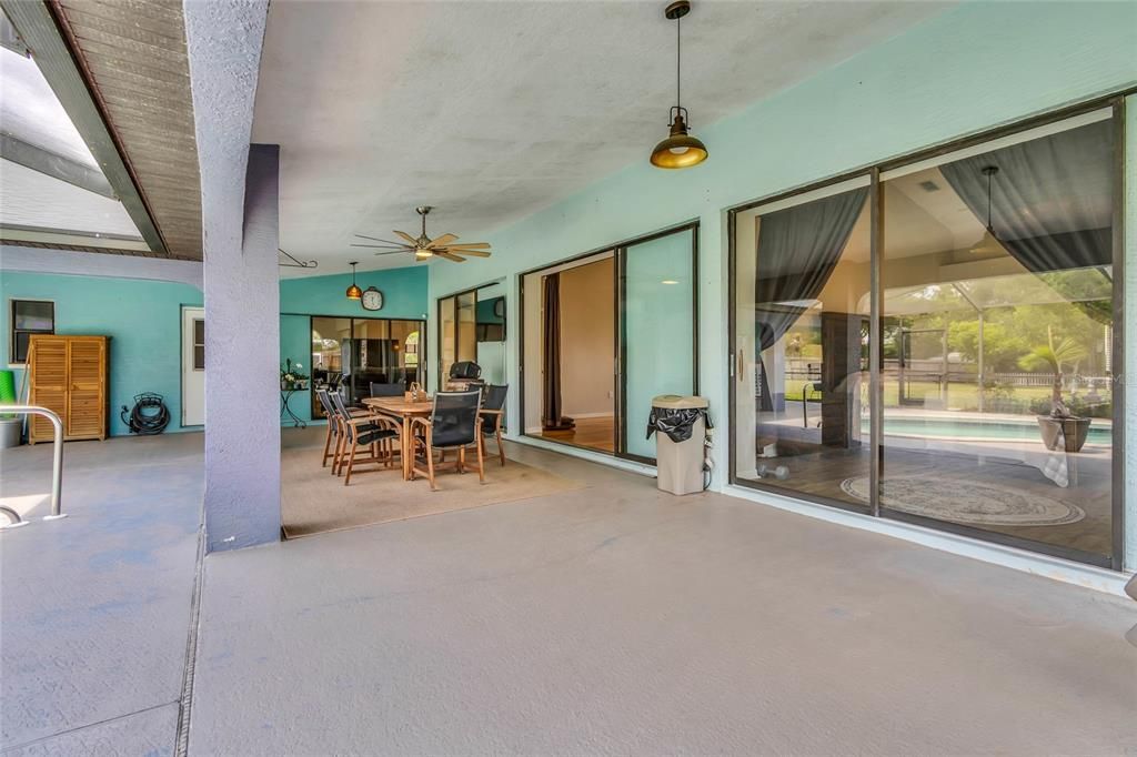En Venta: $499,000 (3 camas, 3 baños, 2439 Pies cuadrados)