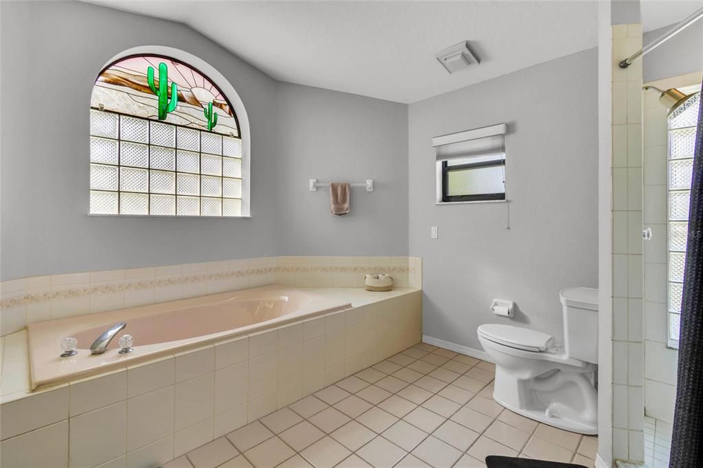 En Venta: $499,000 (3 camas, 3 baños, 2439 Pies cuadrados)