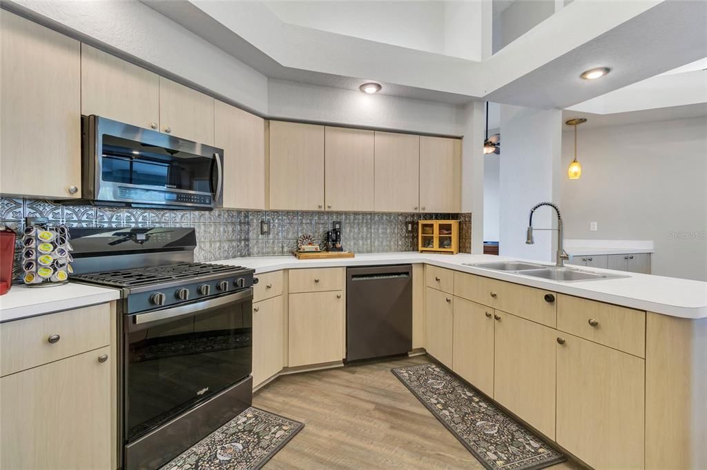 En Venta: $499,000 (3 camas, 3 baños, 2439 Pies cuadrados)