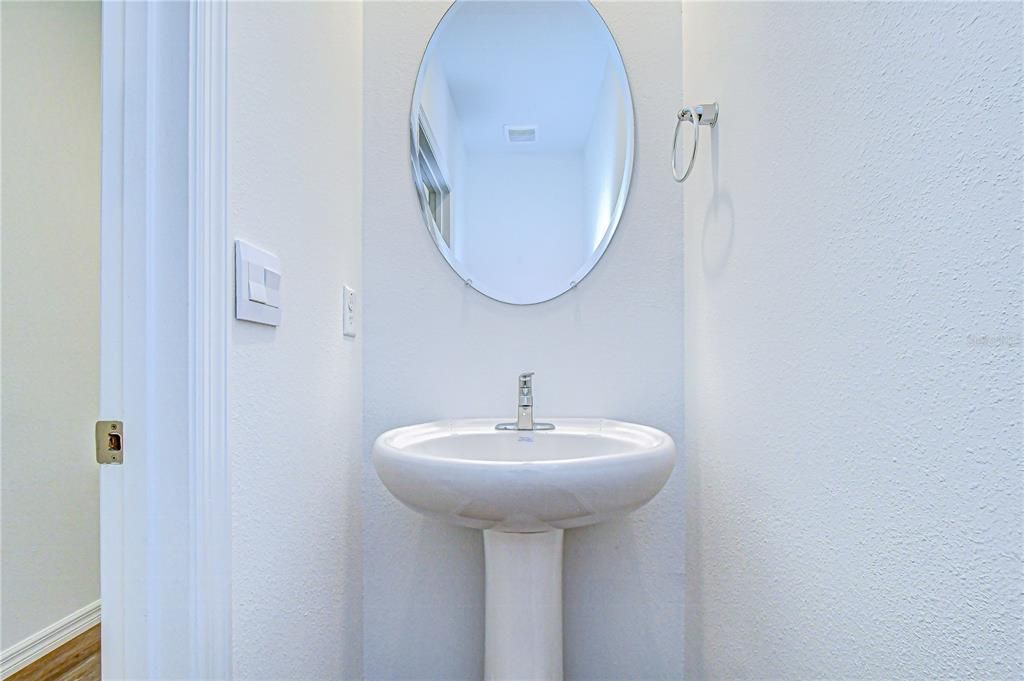 Activo con contrato: $2,650 (4 camas, 2 baños, 2305 Pies cuadrados)