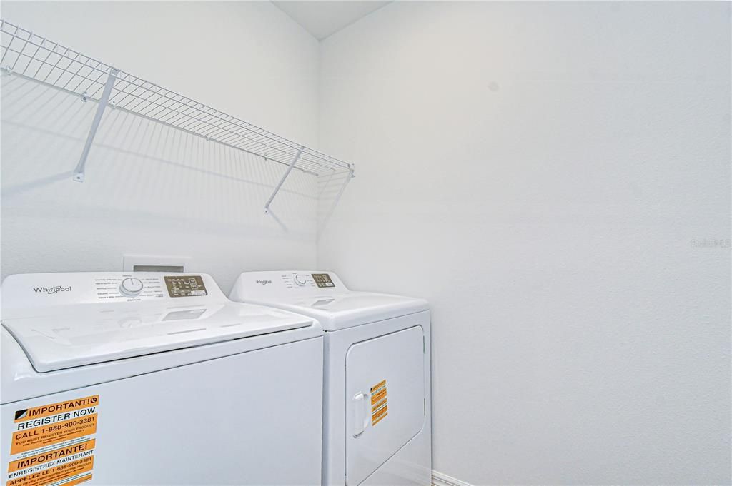 Activo con contrato: $2,650 (4 camas, 2 baños, 2305 Pies cuadrados)
