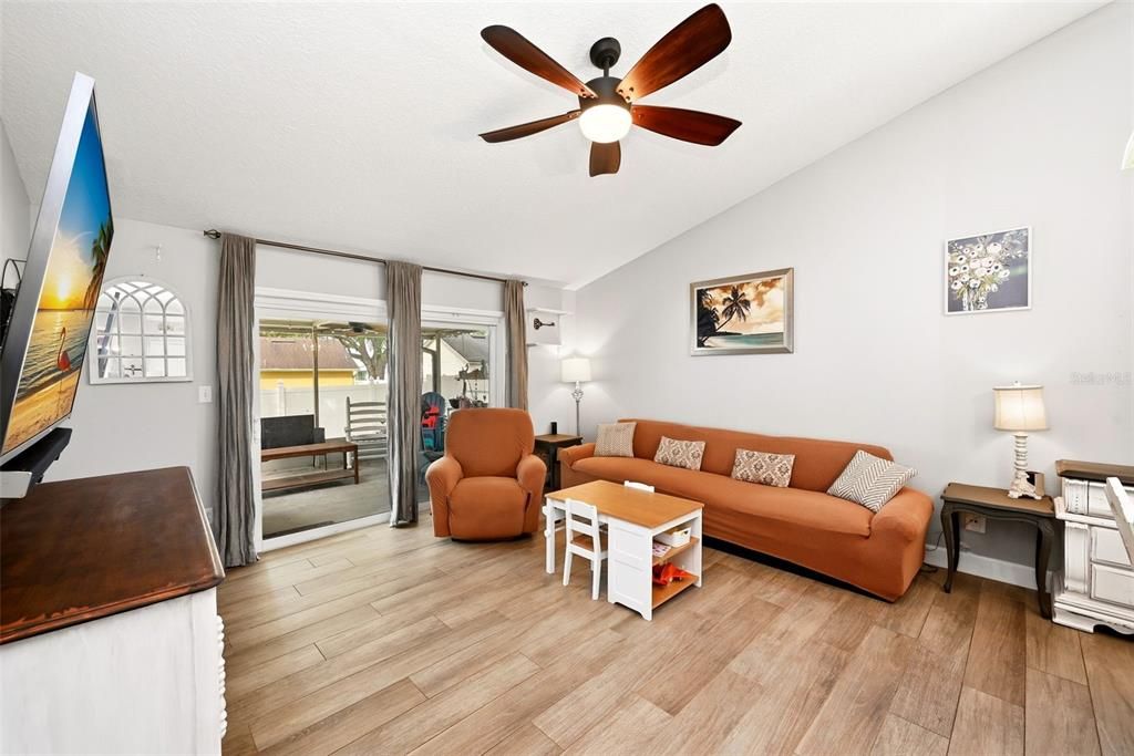 Active With Contract: $349,000 (3 beds, 2 baths, 1253 Square Feet)
