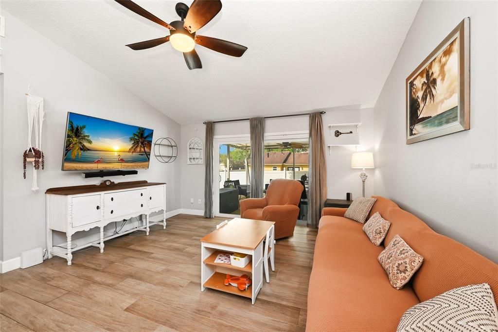 Active With Contract: $349,000 (3 beds, 2 baths, 1253 Square Feet)