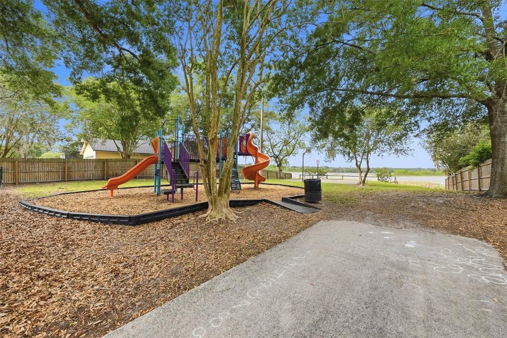 Active With Contract: $349,000 (3 beds, 2 baths, 1253 Square Feet)