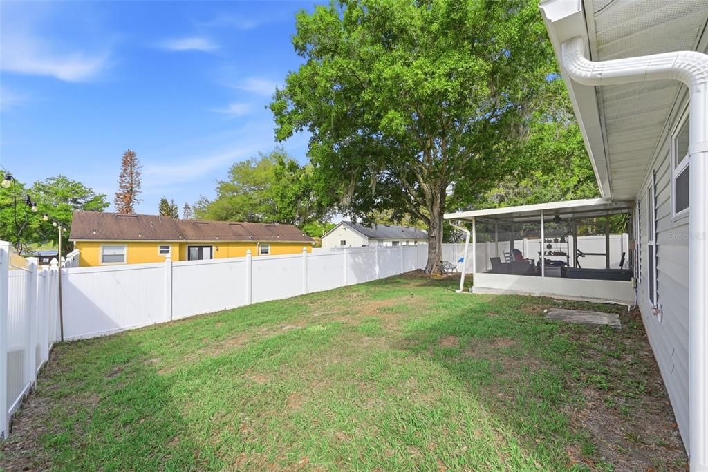 Active With Contract: $349,000 (3 beds, 2 baths, 1253 Square Feet)