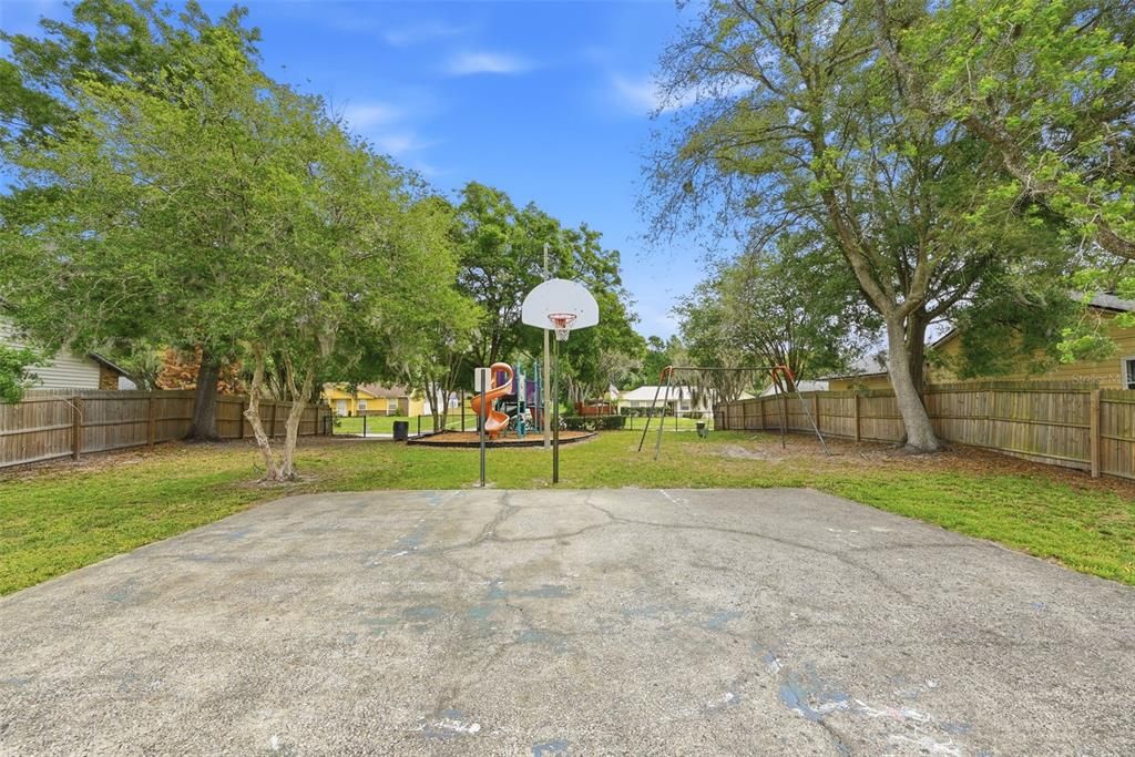 Active With Contract: $349,000 (3 beds, 2 baths, 1253 Square Feet)