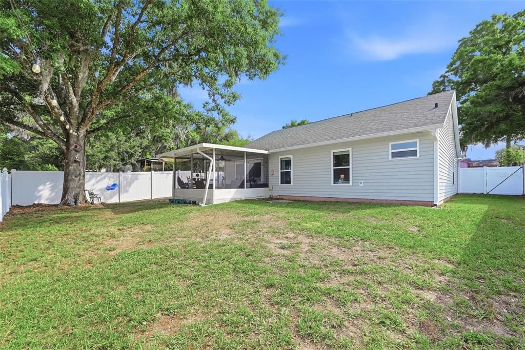 Active With Contract: $349,000 (3 beds, 2 baths, 1253 Square Feet)