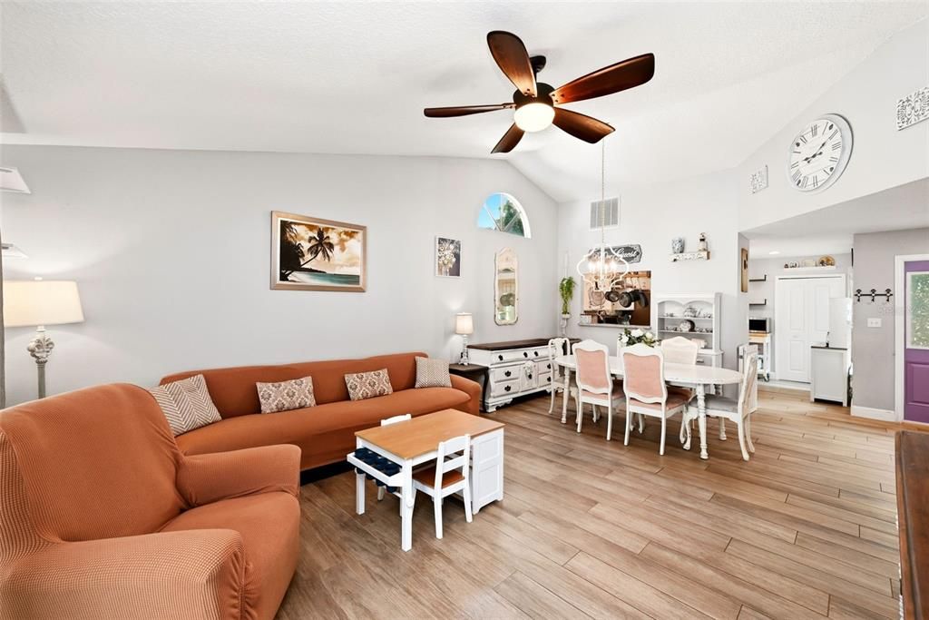Active With Contract: $349,000 (3 beds, 2 baths, 1253 Square Feet)