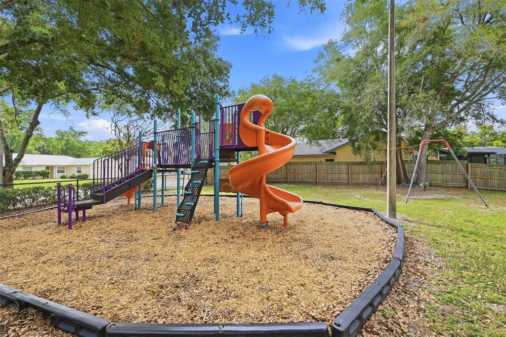 Active With Contract: $349,000 (3 beds, 2 baths, 1253 Square Feet)