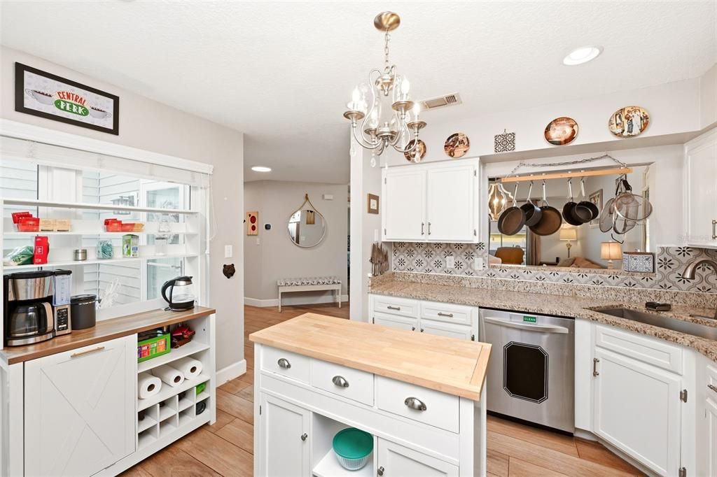 Active With Contract: $349,000 (3 beds, 2 baths, 1253 Square Feet)