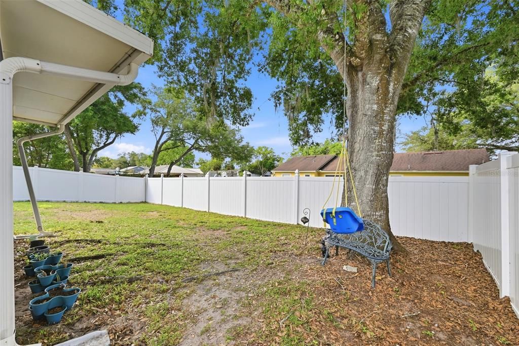 Active With Contract: $349,000 (3 beds, 2 baths, 1253 Square Feet)