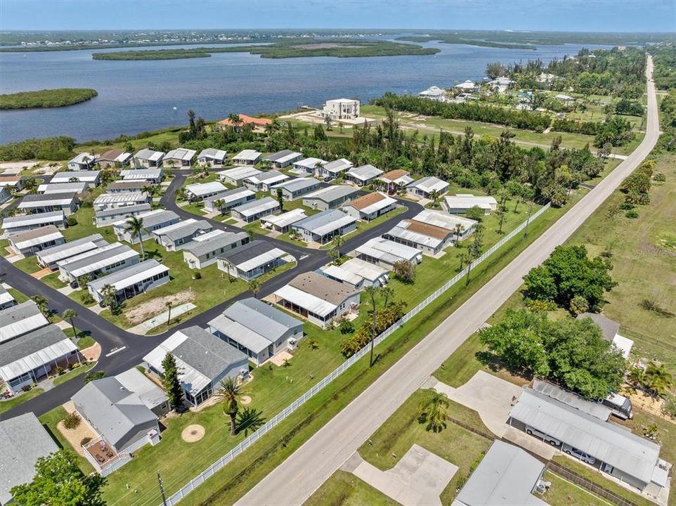 На продажу: $119,700 (2 спален, 2 ванн, 864 Квадратных фут)