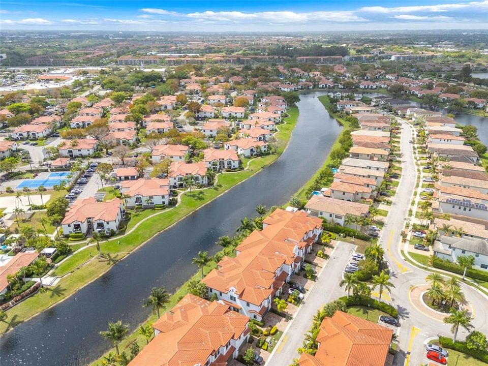 En Venta: $960,000 (3 camas, 2 baños, 2269 Pies cuadrados)