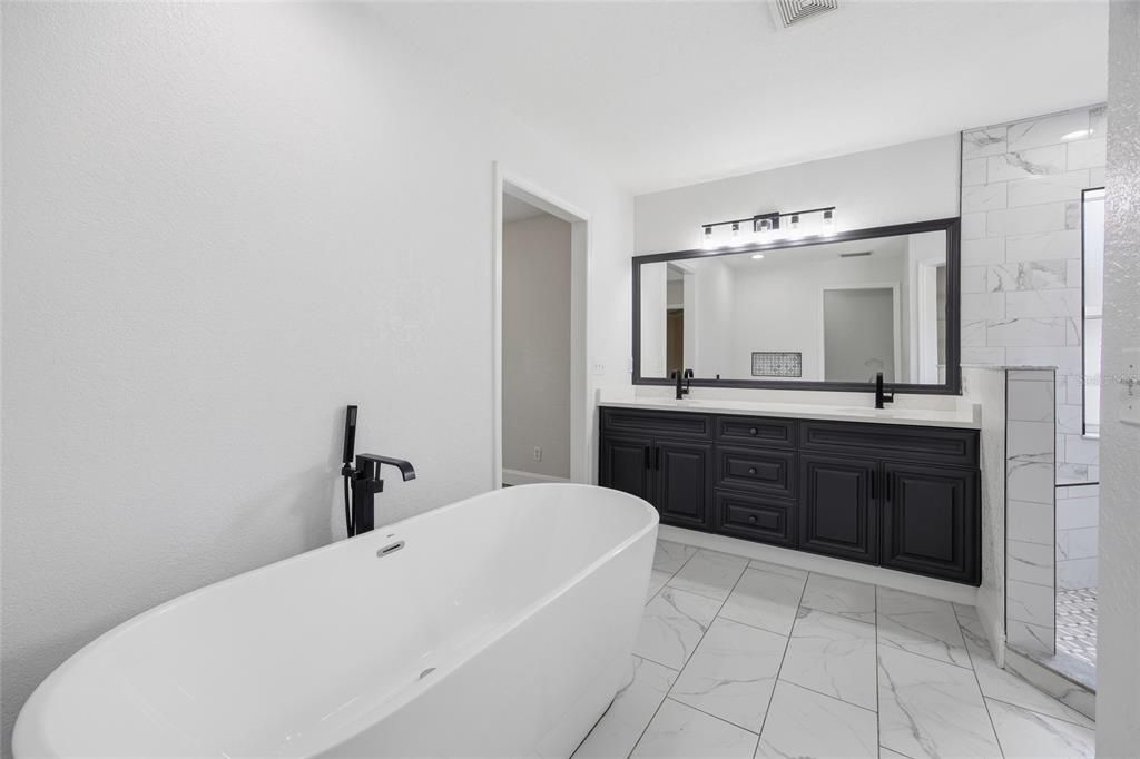 En Venta: $368,000 (4 camas, 2 baños, 2089 Pies cuadrados)