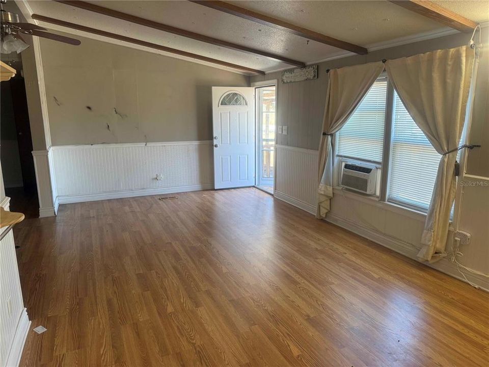 En Venta: $235,000 (3 camas, 2 baños, 1056 Pies cuadrados)