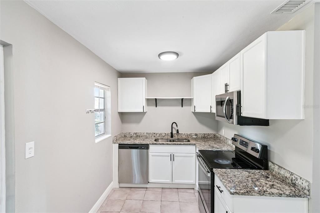 Activo con contrato: $179,000 (3 camas, 1 baños, 960 Pies cuadrados)
