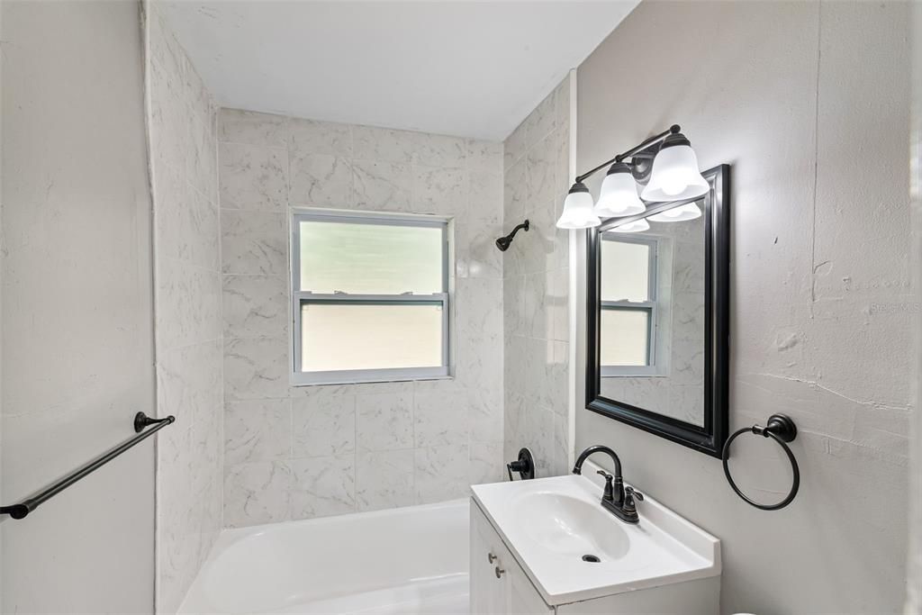 Activo con contrato: $179,000 (3 camas, 1 baños, 960 Pies cuadrados)
