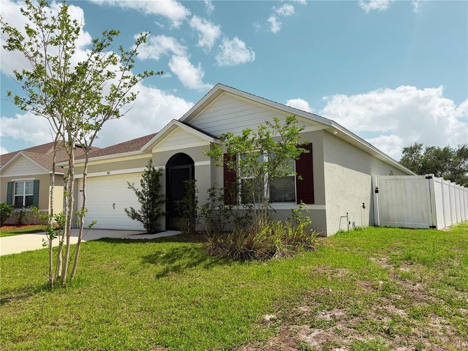 For Rent: $2,000 (3 beds, 2 baths, 1690 Square Feet)