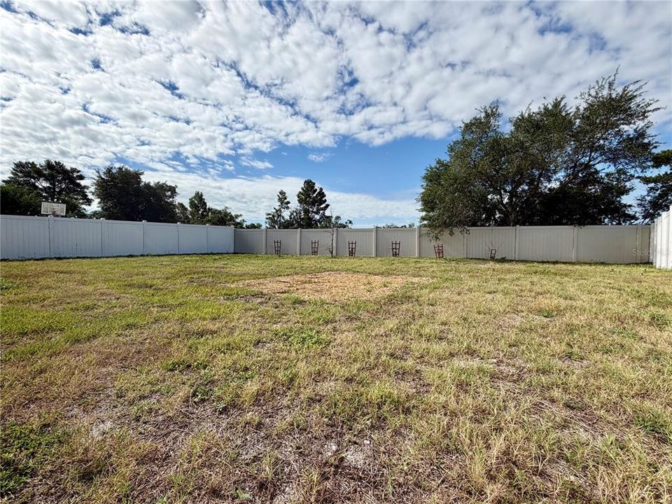 For Rent: $2,000 (3 beds, 2 baths, 1690 Square Feet)