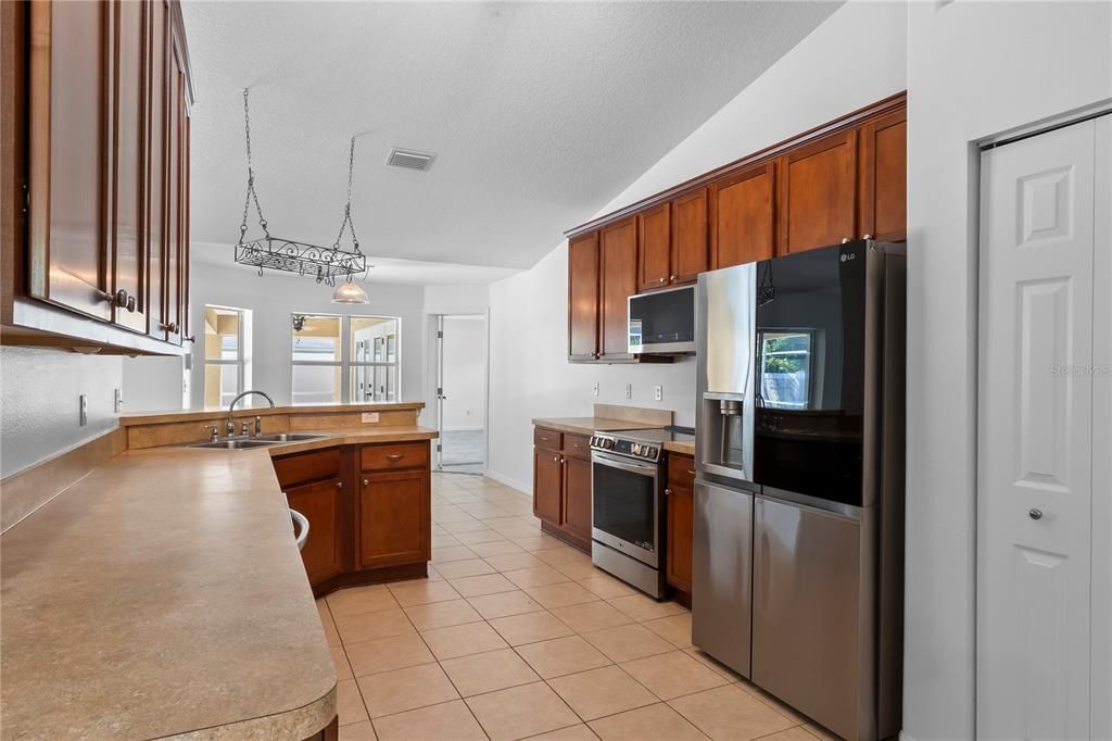 For Sale: $494,000 (4 beds, 3 baths, 2368 Square Feet)