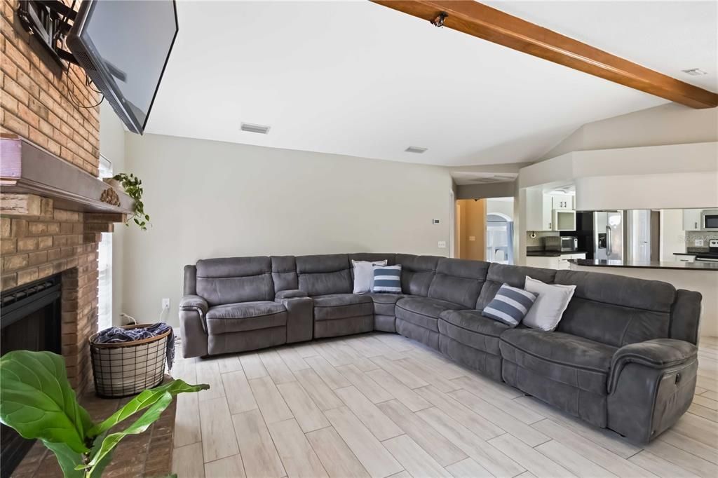 Active With Contract: $599,000 (4 beds, 2 baths, 2423 Square Feet)