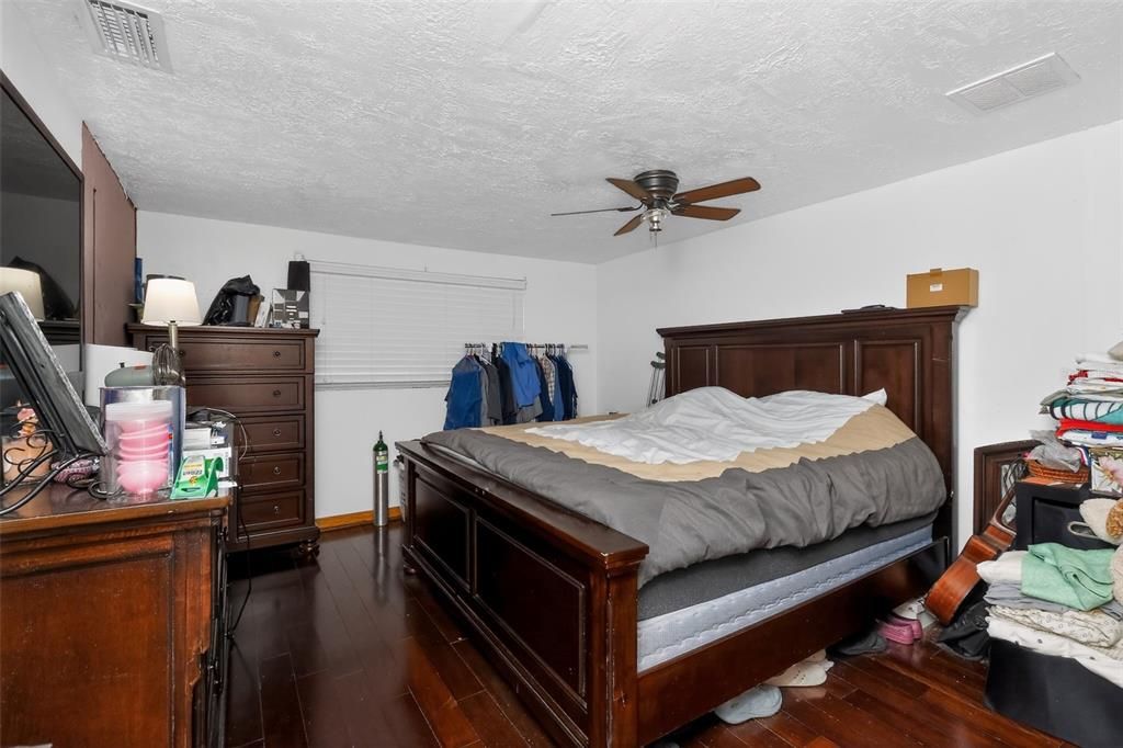 Active With Contract: $375,000 (4 beds, 2 baths, 1730 Square Feet)