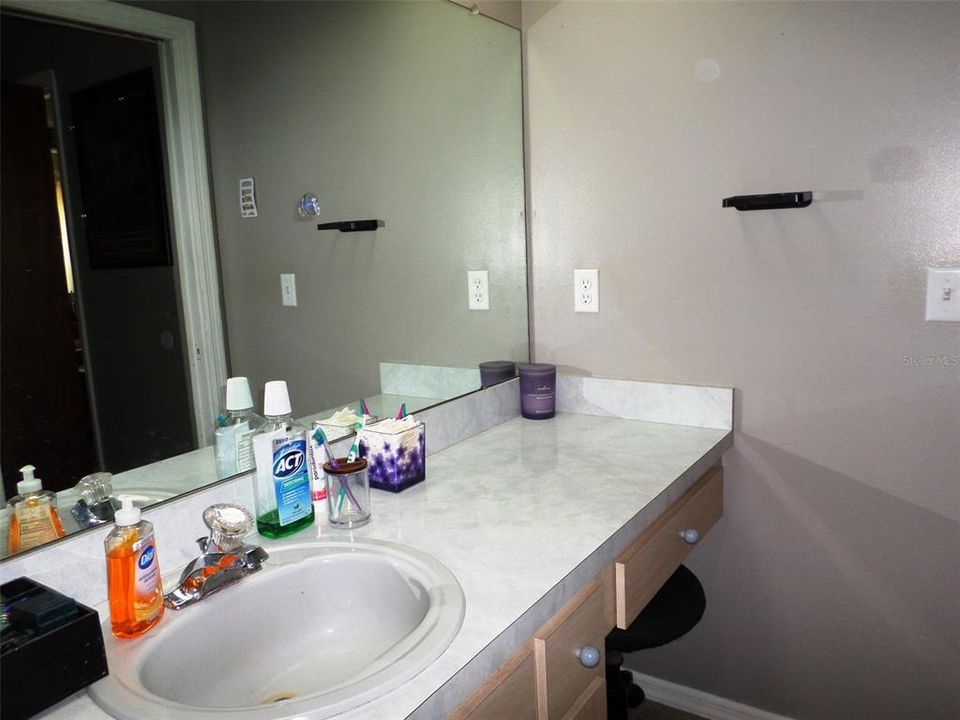 Activo con contrato: $209,900 (2 camas, 2 baños, 1157 Pies cuadrados)