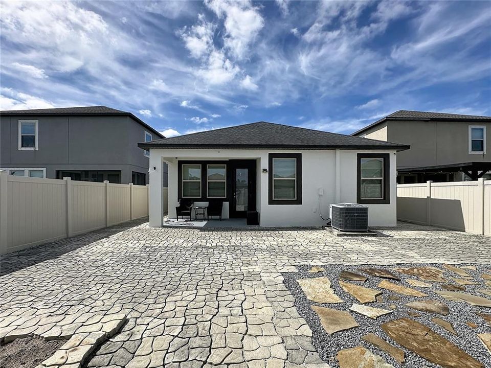 Active With Contract: $329,900 (3 beds, 2 baths, 1612 Square Feet)