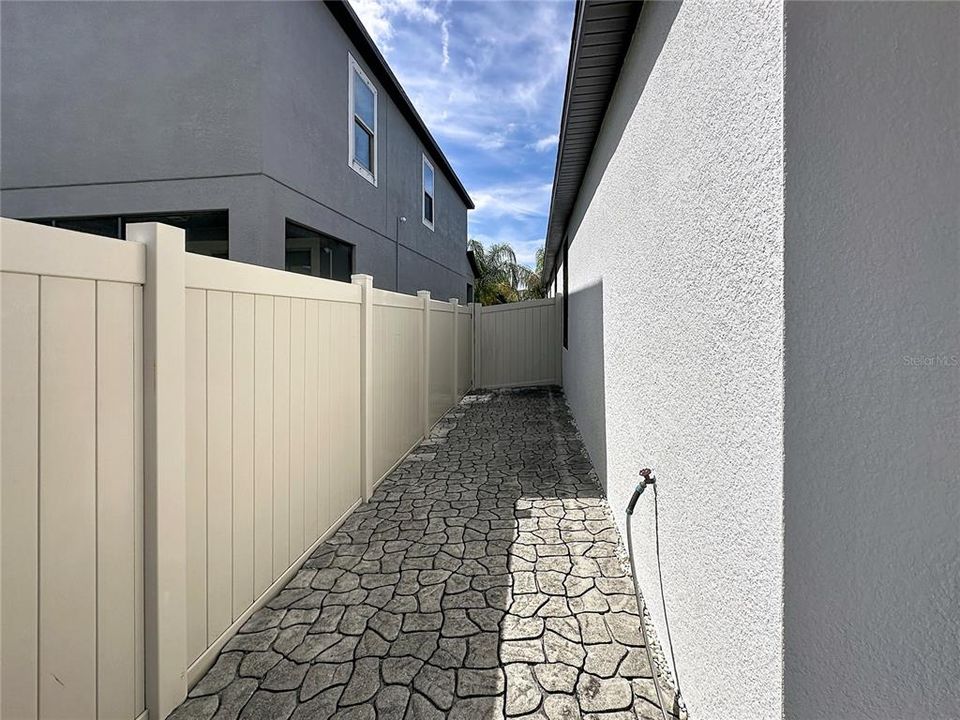 Active With Contract: $329,900 (3 beds, 2 baths, 1612 Square Feet)