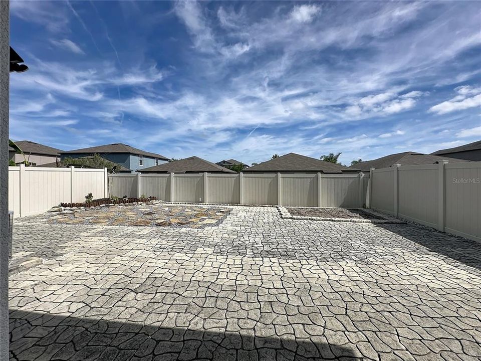 Active With Contract: $329,900 (3 beds, 2 baths, 1612 Square Feet)