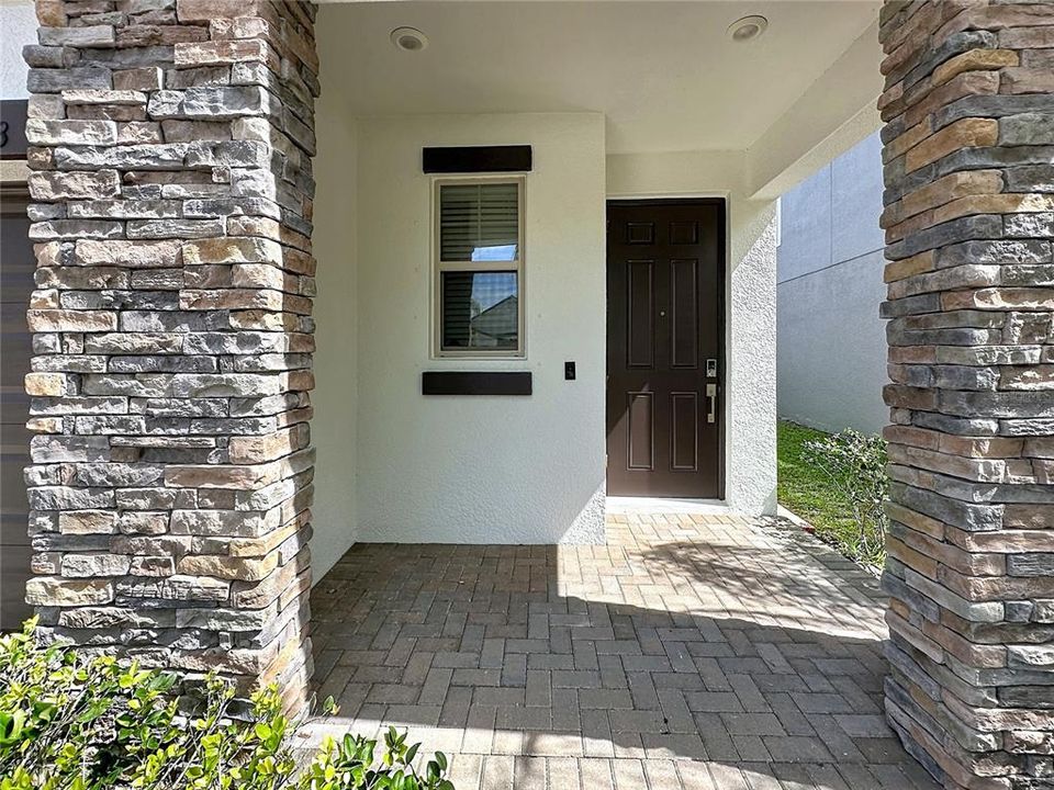 Active With Contract: $329,900 (3 beds, 2 baths, 1612 Square Feet)