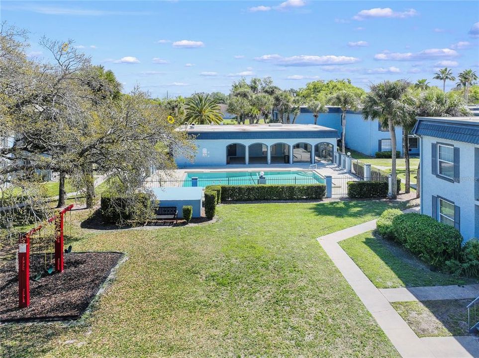 Active With Contract: $129,000 (2 beds, 2 baths, 1052 Square Feet)