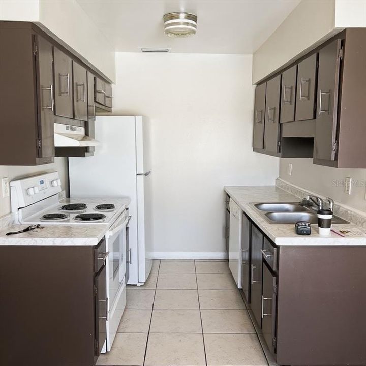Active With Contract: $129,000 (2 beds, 2 baths, 1052 Square Feet)