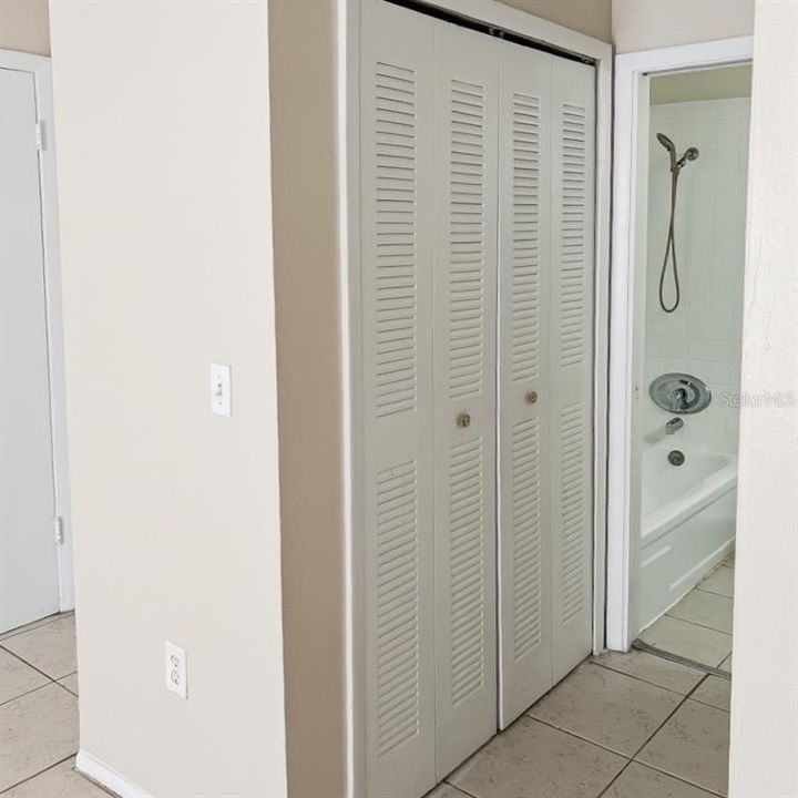 Active With Contract: $129,000 (2 beds, 2 baths, 1052 Square Feet)