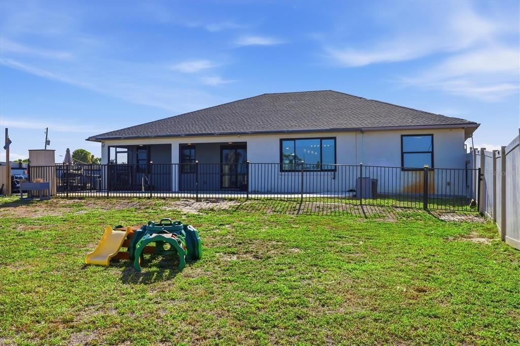 En Venta: $494,000 (4 camas, 2 baños, 2261 Pies cuadrados)