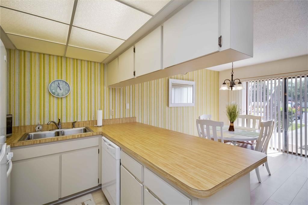 For Sale: $147,900 (2 beds, 2 baths, 1095 Square Feet)