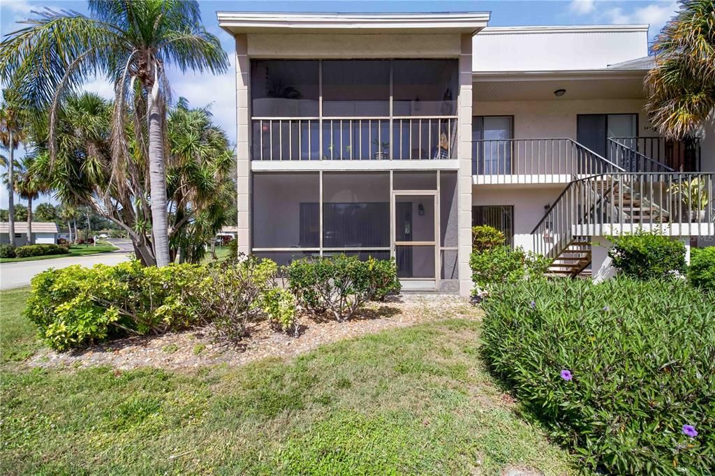 For Sale: $147,900 (2 beds, 2 baths, 1095 Square Feet)