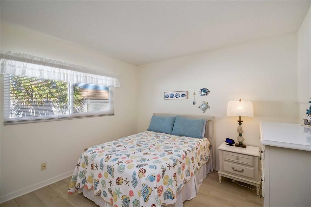 For Sale: $147,900 (2 beds, 2 baths, 1095 Square Feet)