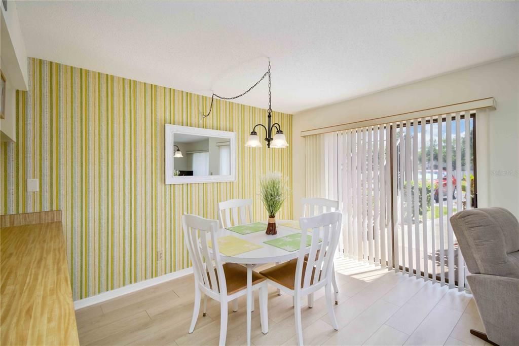 For Sale: $147,900 (2 beds, 2 baths, 1095 Square Feet)