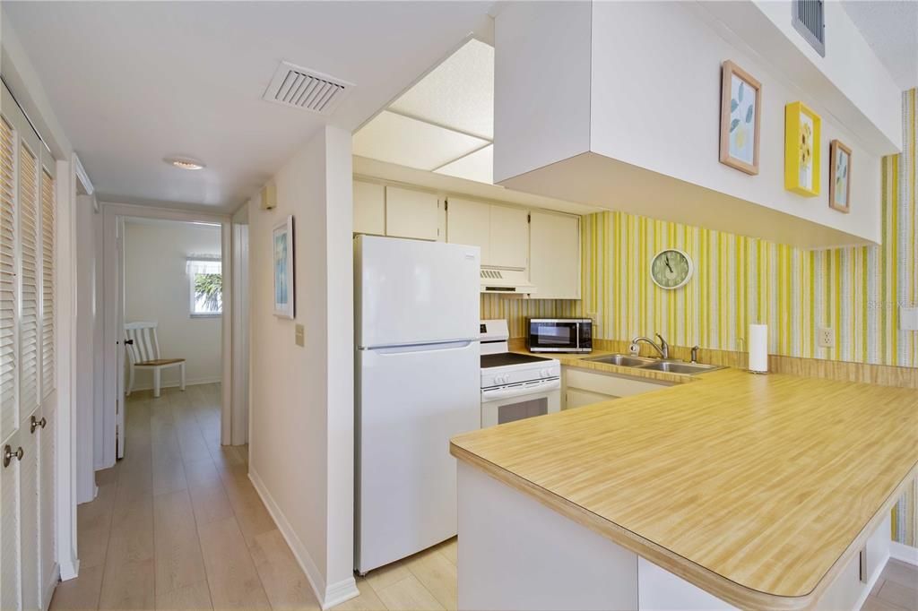 For Sale: $147,900 (2 beds, 2 baths, 1095 Square Feet)