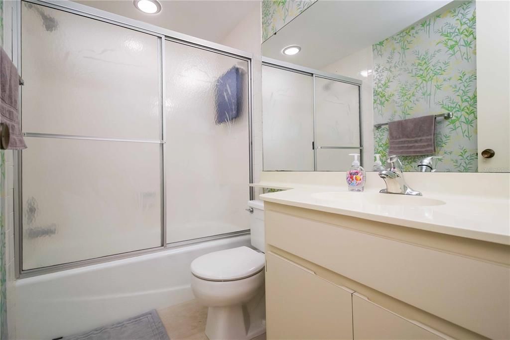 For Sale: $147,900 (2 beds, 2 baths, 1095 Square Feet)