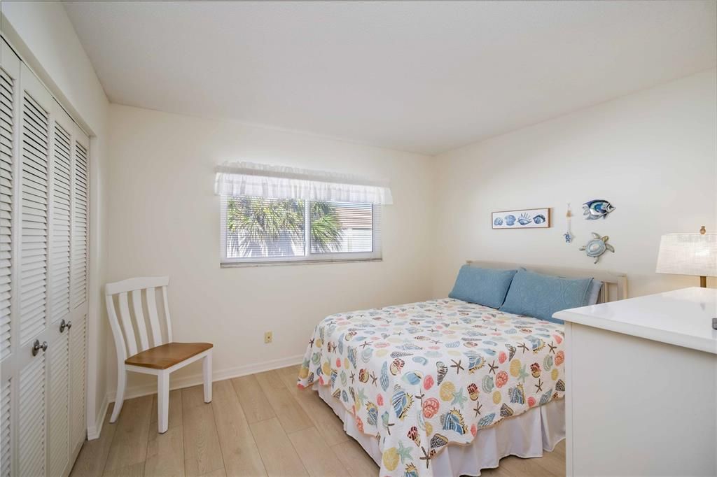 For Sale: $147,900 (2 beds, 2 baths, 1095 Square Feet)