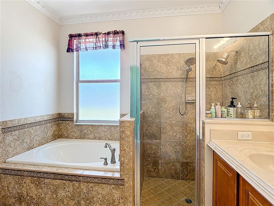 Под контрактом: $399,987 (3 спален, 2 ванн, 1827 Квадратных фут)