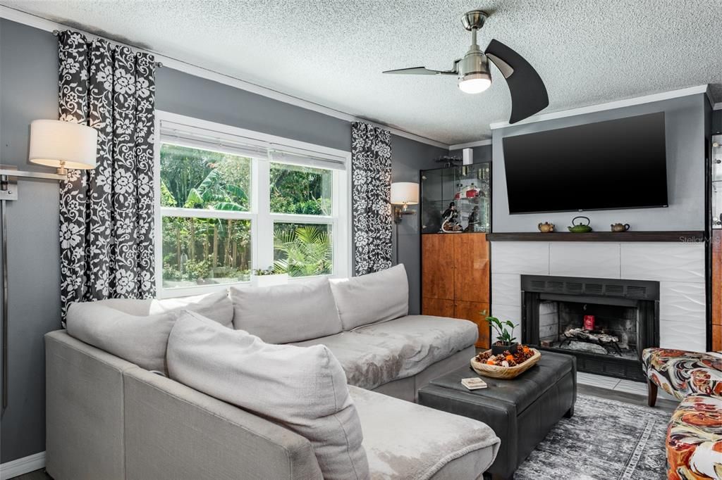 Active With Contract: $549,900 (3 beds, 2 baths, 1563 Square Feet)
